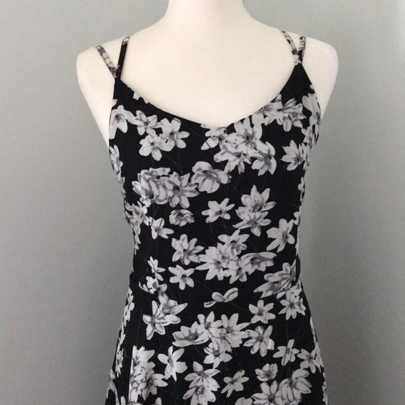 Final❗️One Left❗️Black Cream Floral Dress - Picture 5 of 8
